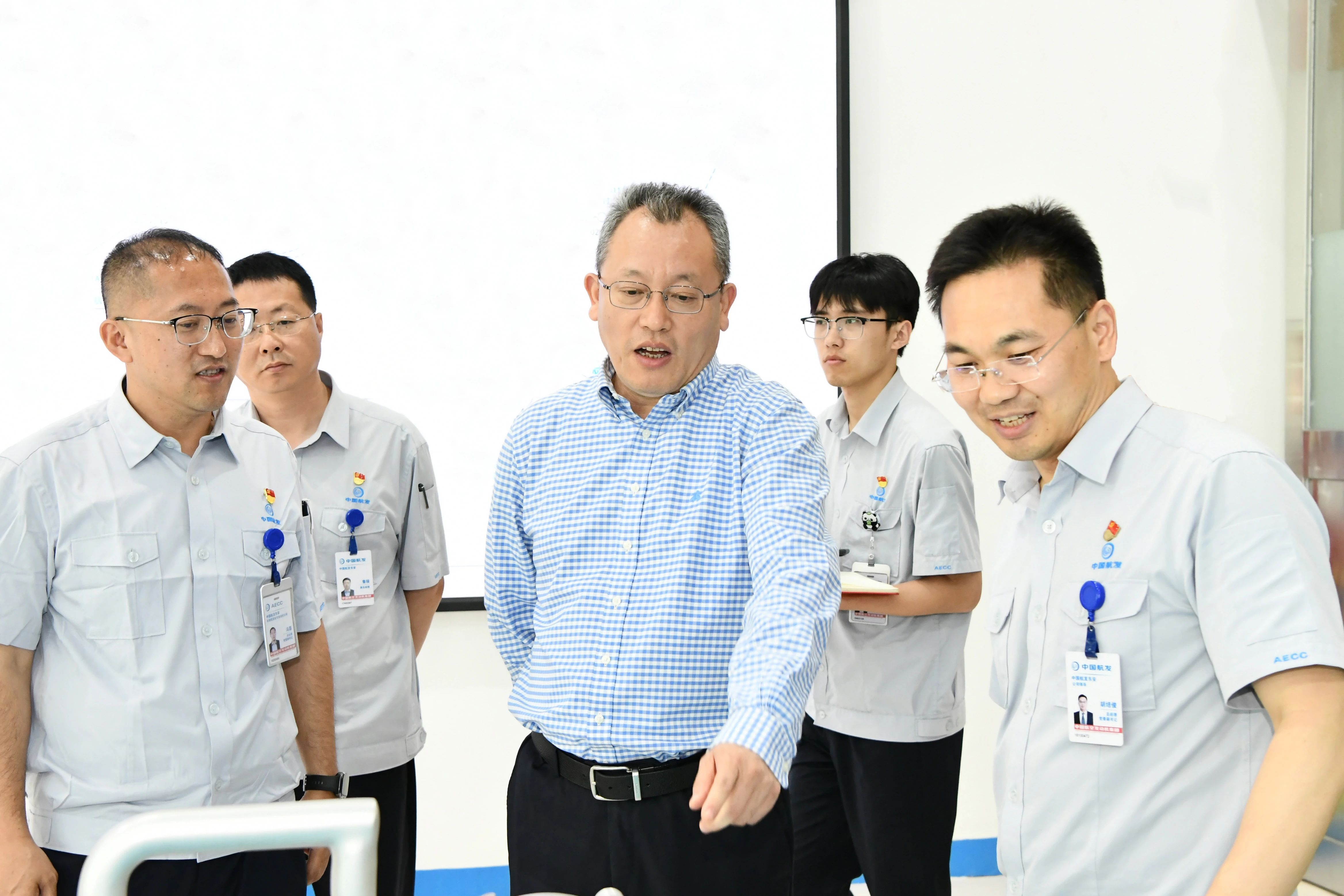 中国航发党组领导到相关直属单位调研并进行现场办公