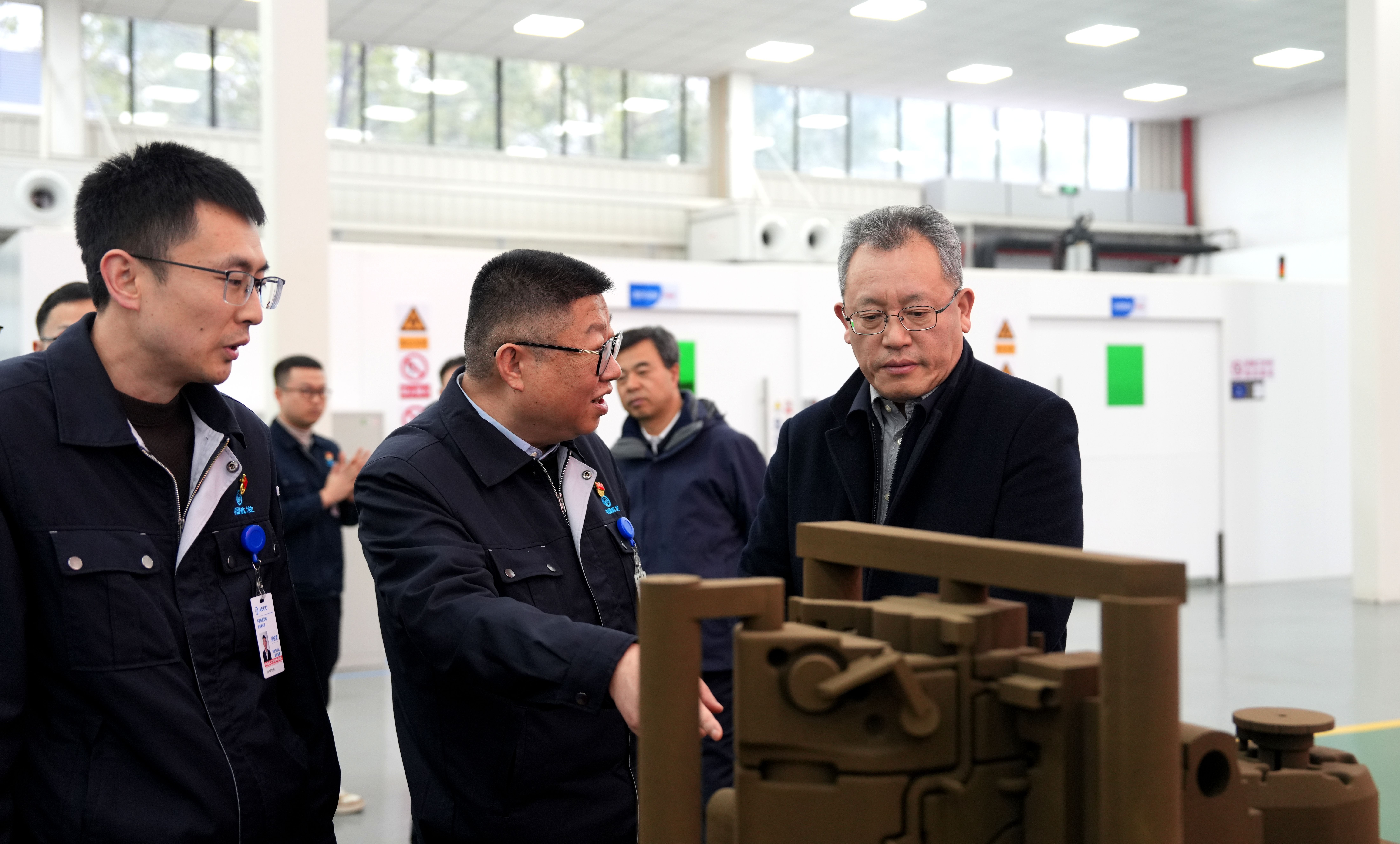 张玉金到中国航发红林、中国航发航材院贵阳精铸调研并进行现场办公