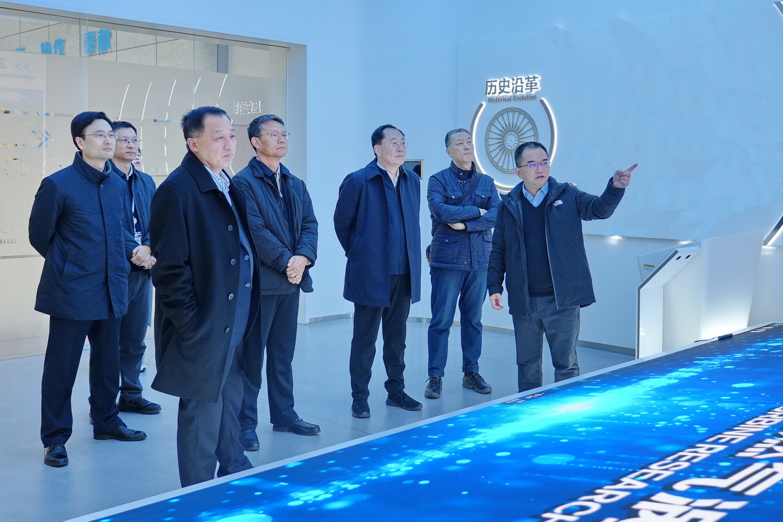 集团外部董事到中国航发涡轮院、航发科技、天府轻动调研