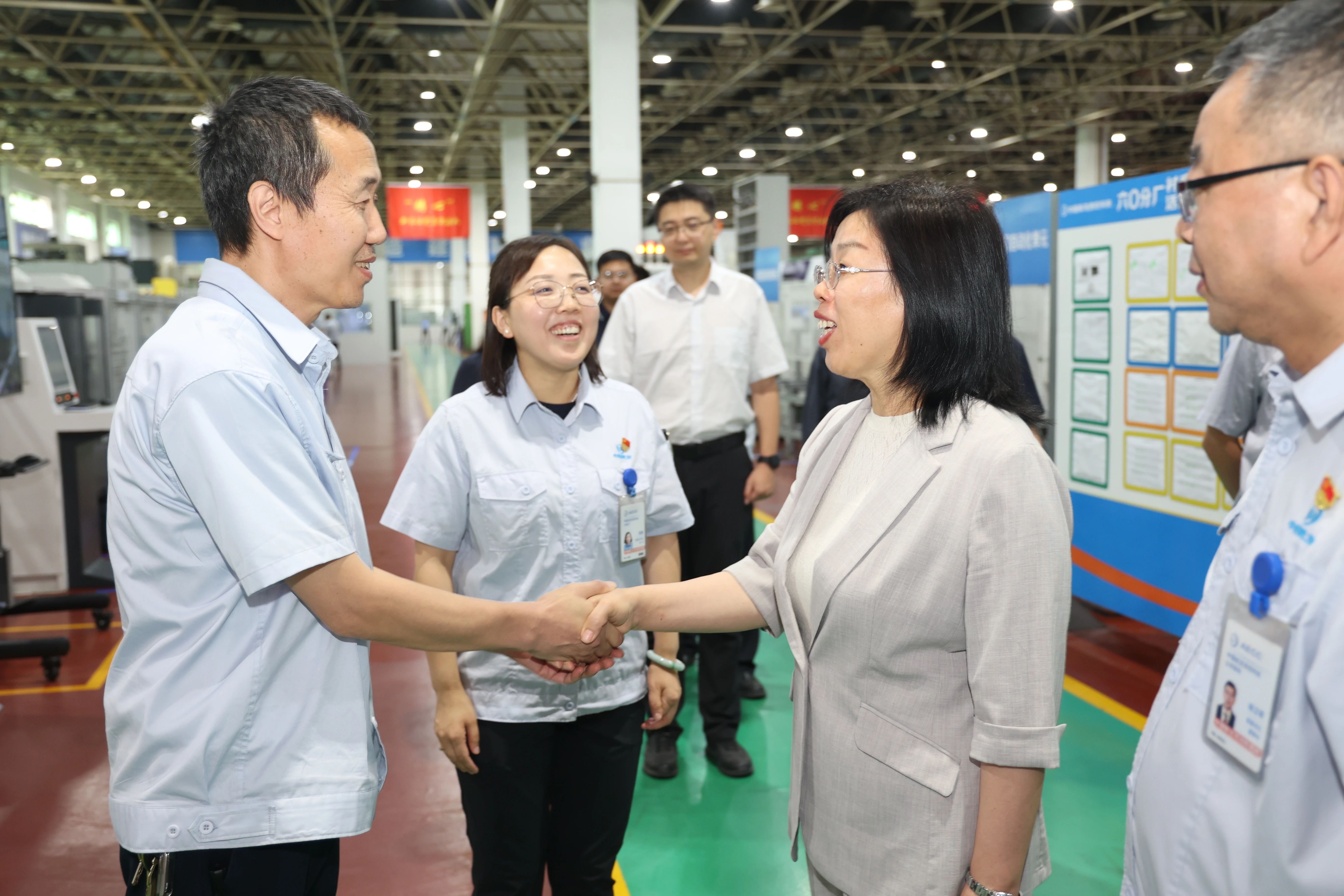 中国航发党组领导到基层一线调研检查工作并现场办公