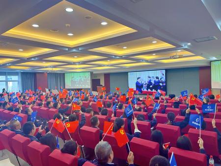 中国航发轻动组织党员干部收看党的二十大开幕式
